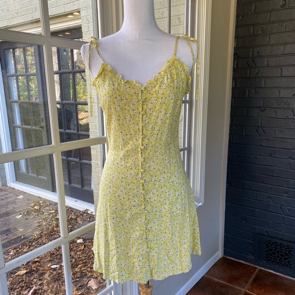 Darling yellow sundress